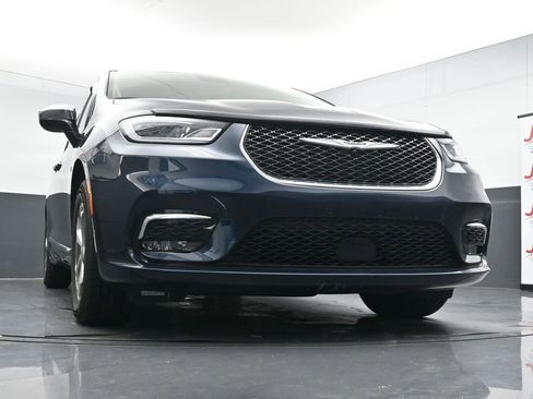 Used 2023 Chrysler Pacifica Limited image 19