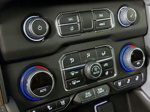 Used 2024 Chevrolet Suburban High Country w/ Advanced Technology Package image 19