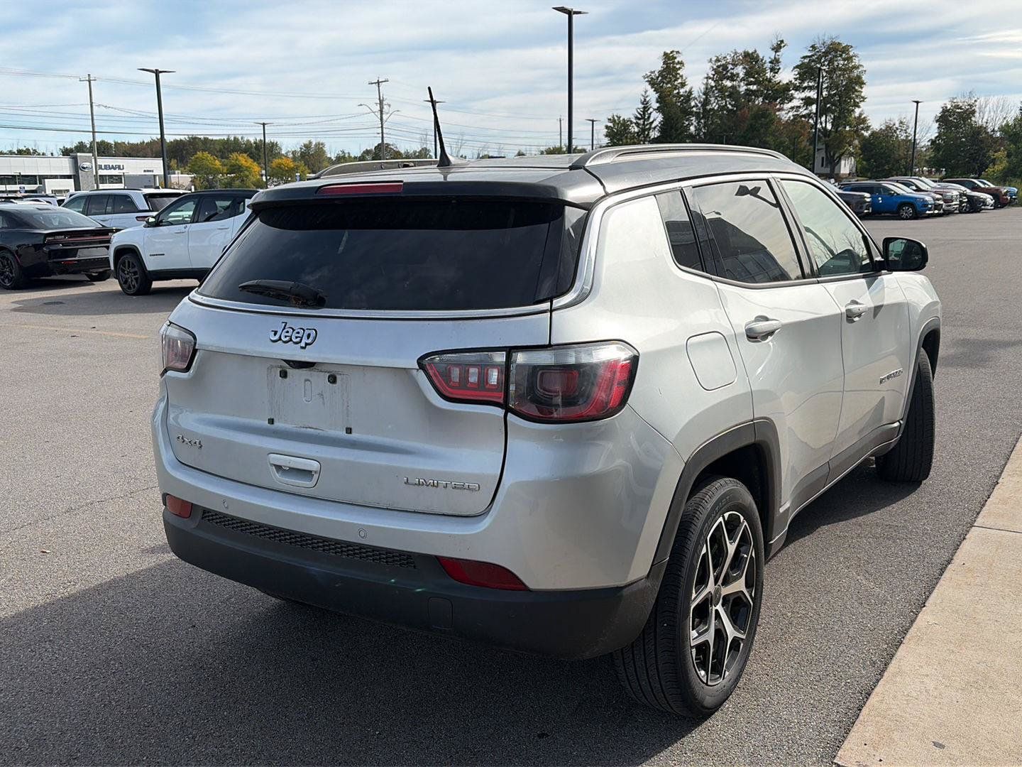 Used 2025 Jeep Compass Limited AWD/4WD image 2