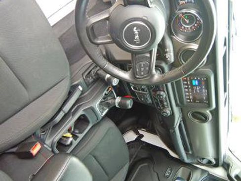 Used 2022 Jeep Gladiator Sport AWD/4WD image 12