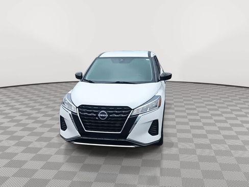 Used 2023 Nissan Kicks S FWD image 3