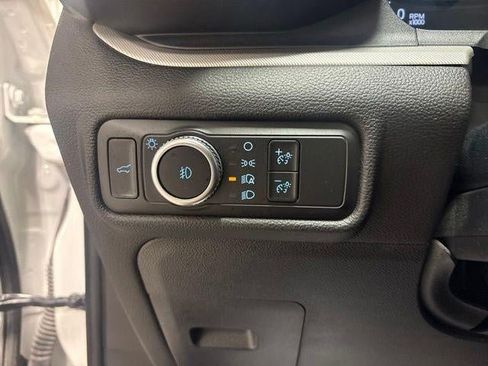 Used 2022 Ford Explorer XLT w/ Equipment Group 202A AWD/4WD image 17
