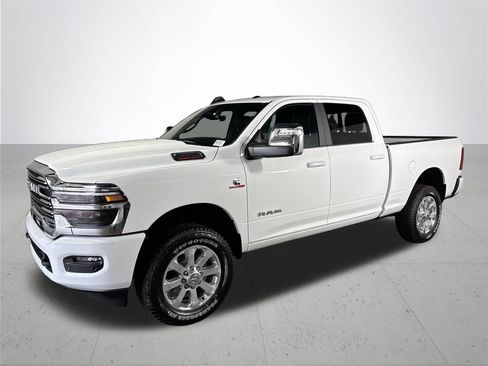 New 2026 RAM 2500 Laramie AWD/4WD image 2