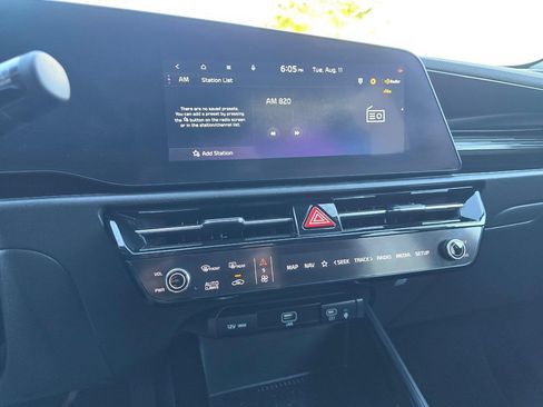 Certified 2023 Kia Niro Wind w/ Wind Preserve Package FWD image 18