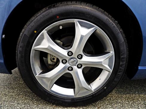 Used 2011 Toyota Venza w/ Leather Pkg FWD image 20