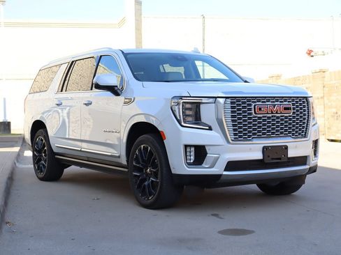 Used 2024 GMC Yukon XL Denali w/ Advanced Technology Package AWD/4WD image 2