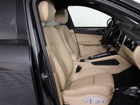 Certified 2026 Porsche Macan image 31