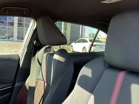Used 2025 Toyota Corolla SE image 14