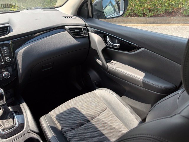 Used 2022 Nissan Rogue Sport SV w/ Technology Package AWD/4WD image 35