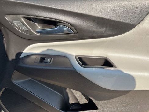 Used 2020 Chevrolet Equinox LS image 41