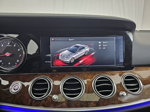 Used 2017 Mercedes-Benz E 300 4MATIC image 29