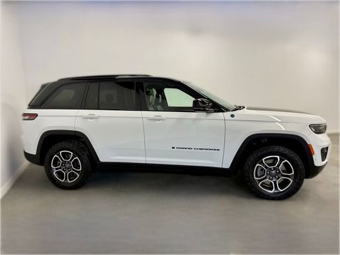 Used 2023 Jeep Grand Cherokee Trailhawk w/ Advanced Protech Group II image 5