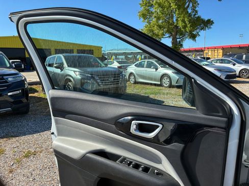 Used 2025 Jeep Compass Limited AWD/4WD image 15