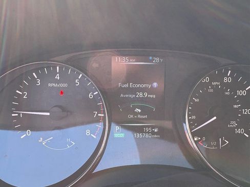 Used 2017 Nissan Rogue SV w/ SV Premium Package image 17