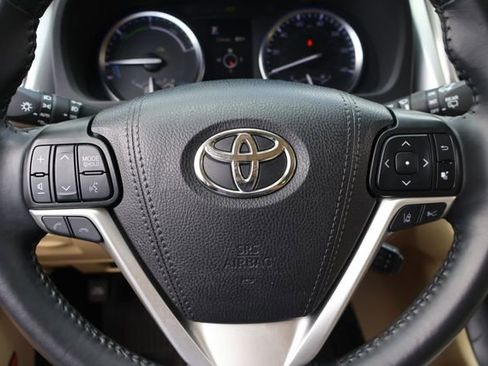 Used 2019 Toyota Highlander Limited image 22