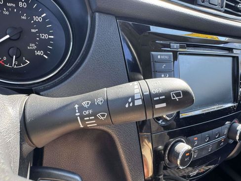 Used 2019 Nissan Rogue S AWD/4WD image 34