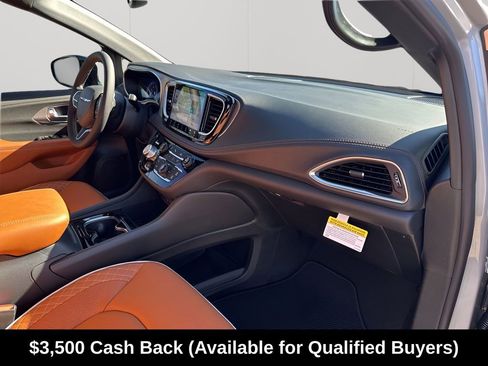 New 2026 Chrysler Pacifica Pinnacle FWD image 14