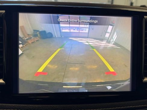 Used 2023 Chrysler Pacifica Touring-L image 36