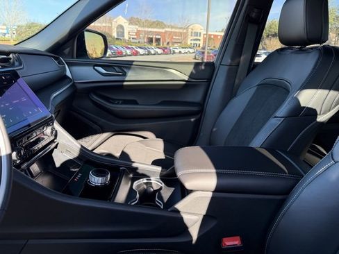 New 2025 Jeep Grand Cherokee Altitude image 23