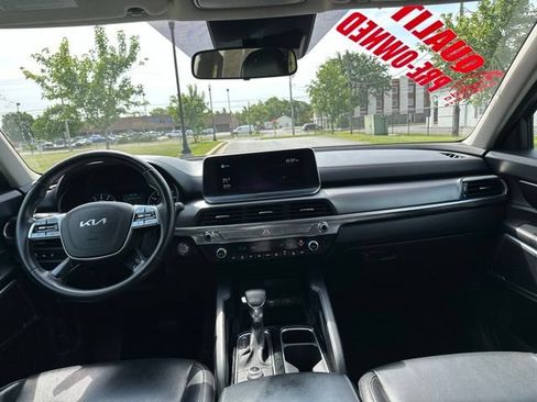 Used 2022 Kia Telluride LX AWD/4WD image 3