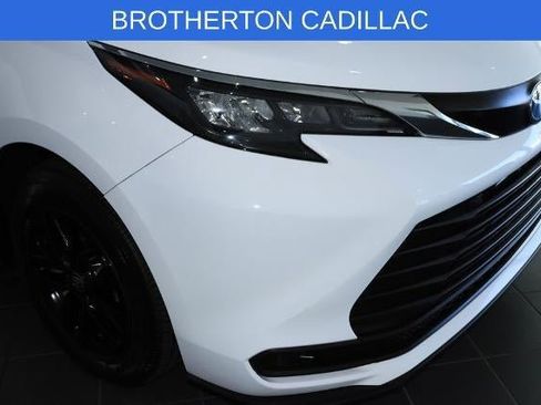 Used 2024 Toyota Sienna LE AWD/4WD image 12