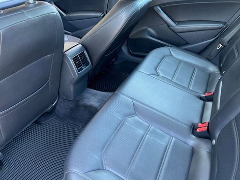 Used 2015 Volkswagen Passat TDI SE image 12
