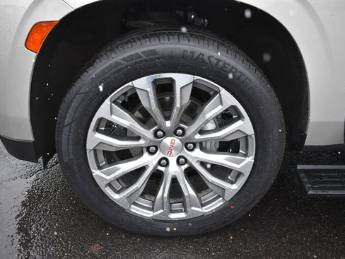 Used 2021 GMC Yukon Denali w/ Denali Premium Package image 8