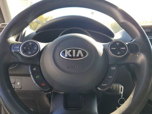 Used 2017 Kia Soul Base image 24