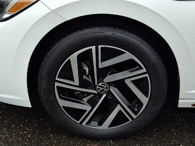 Certified 2024 Volkswagen Jetta SEL FWD image 28