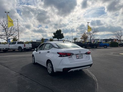 Used 2024 Nissan Versa S w/ Trunk Package image 6