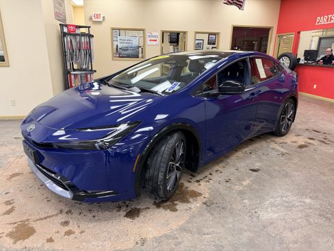 Used 2024 Toyota Prius Limited image 3