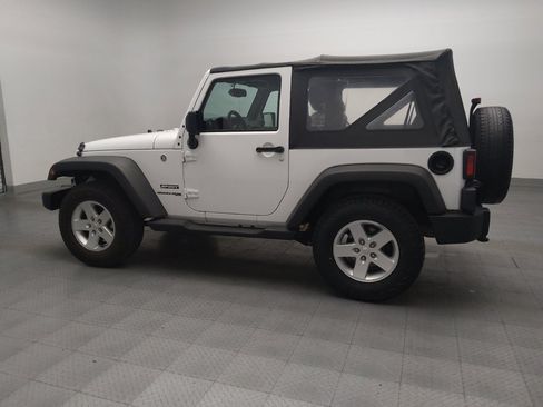 Used 2018 Jeep Wrangler Sport AWD/4WD image 3