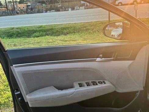 Used 2020 Hyundai Elantra SEL image 11