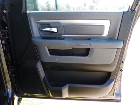 Used 2016 RAM 1500 Classic SLT image 23