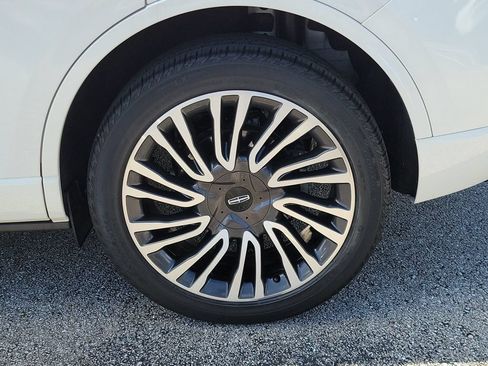 Certified 2022 Lincoln Corsair Reserve w/ Sport Package AWD/4WD image 5