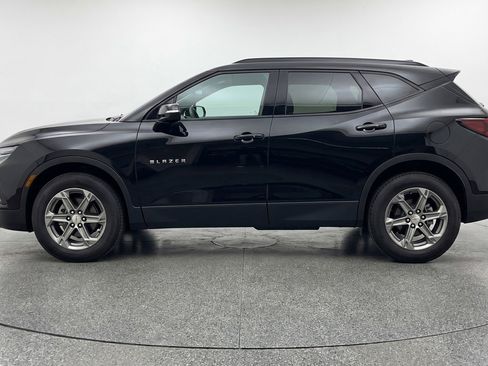 Used 2025 Chevrolet Blazer LT FWD image 5