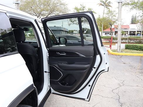 Used 2022 Jeep Grand Cherokee Laredo w/ Luxury Tech Group I image 25