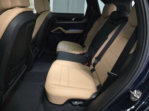 Certified 2026 Porsche Cayenne AWD/4WD image 21