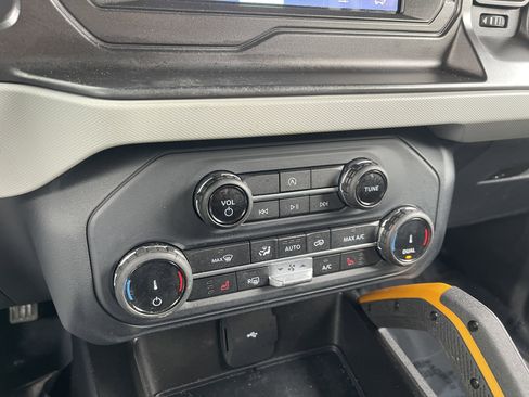 Used 2022 Ford Bronco Badlands image 27