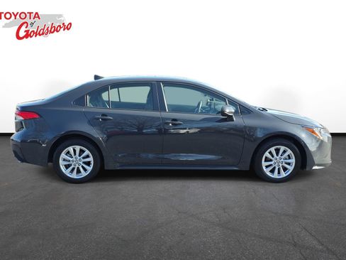 Used 2023 Toyota Corolla LE w/ LE Premium Package image 4