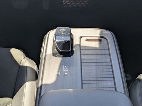 Used 2024 Nissan Ariya AWD image 27