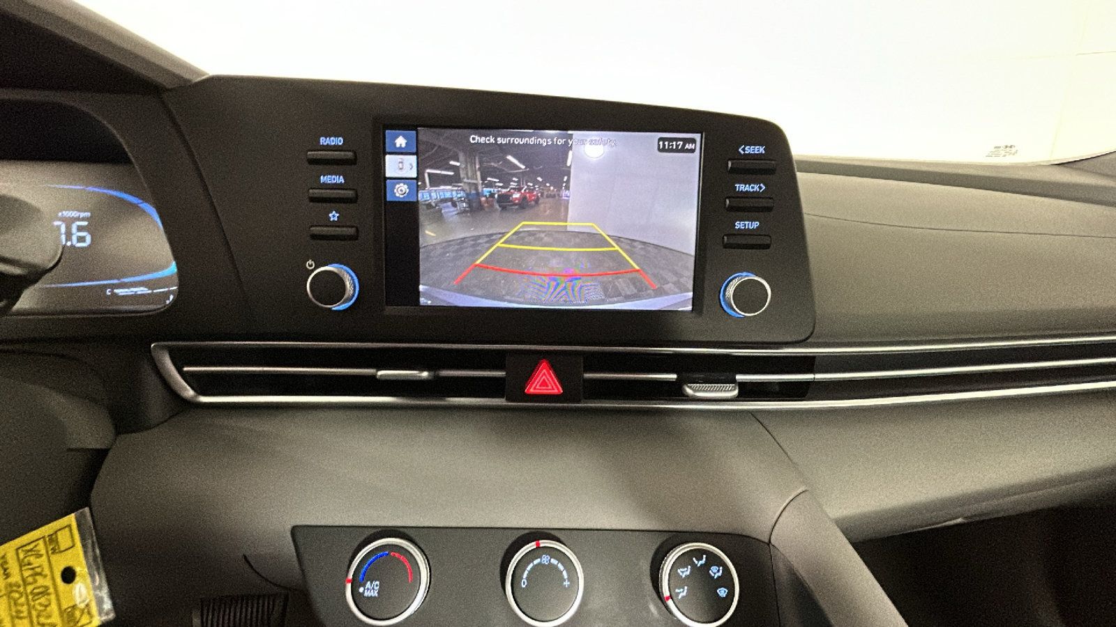 Certified 2024 Hyundai Elantra SE FWD image 30