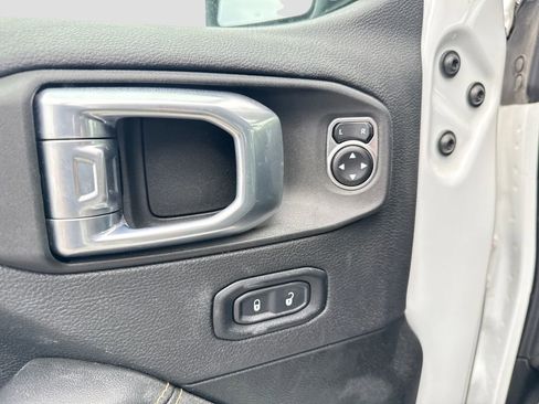 Used 2024 Jeep Wrangler Unlimited Sahara AWD/4WD image 10