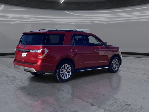 Used 2021 Ford Expedition XLT image 5