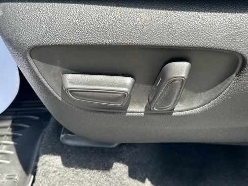Used 2023 Toyota Highlander LE FWD image 26
