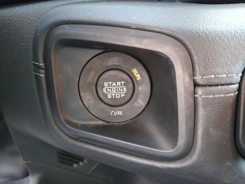 Used 2025 Jeep Wrangler Unlimited Rubicon w/ Convenience Group AWD/4WD image 20