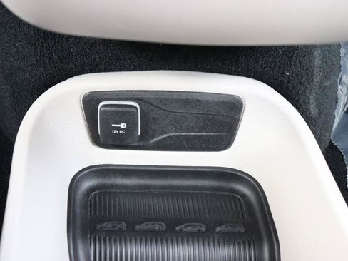 Used 2024 Chrysler Pacifica Touring-L FWD image 46