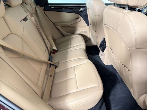 Certified 2024 Porsche Macan S AWD/4WD image 29
