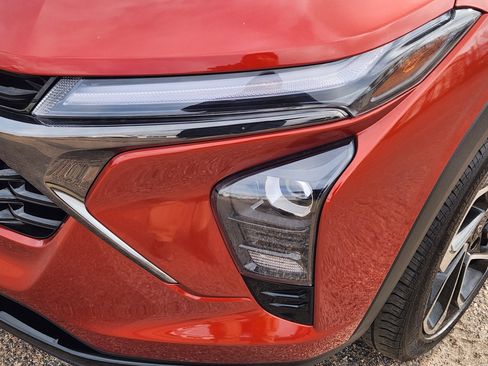 Used 2024 Chevrolet Trax RS w/ Sunroof Package image 5