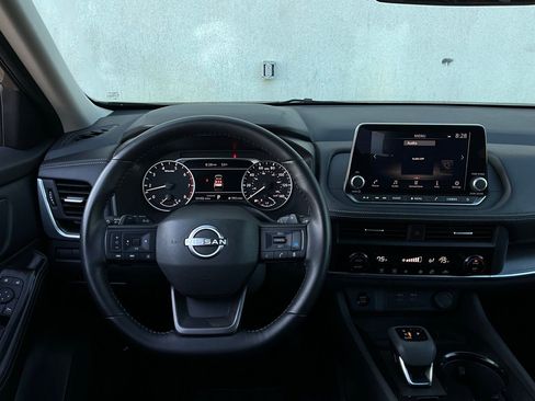 Used 2025 Nissan Rogue SV image 14